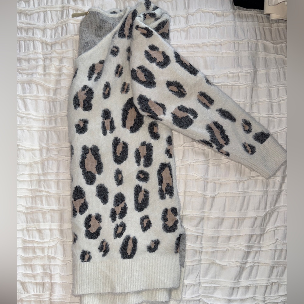 Leopard Print Sweater - Picture 2 of 3